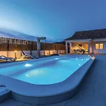 Three-bedroom In Nyaraló *