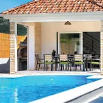 Nyaraló Three-bedroom In