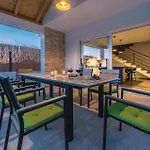 Three-bedroom In Nyaraló *