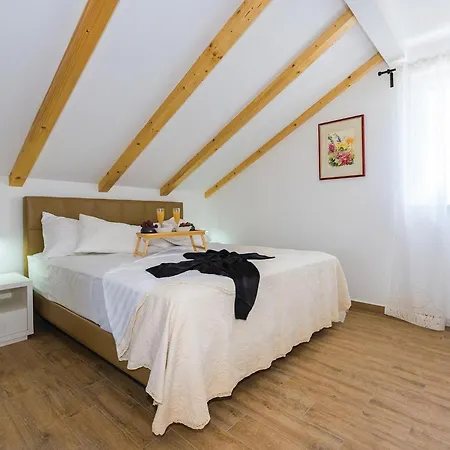 Three-bedroom In Holiday home Sibenik