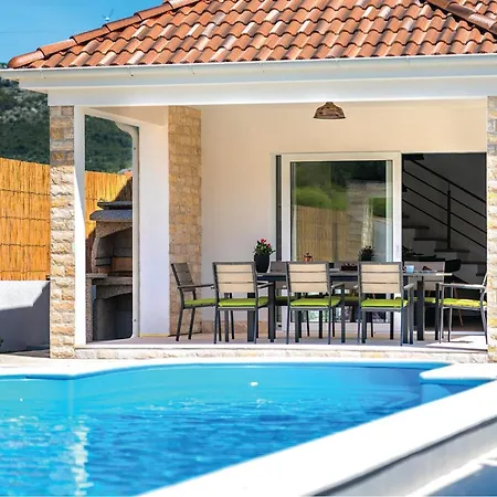 Holiday home Three-bedroom In