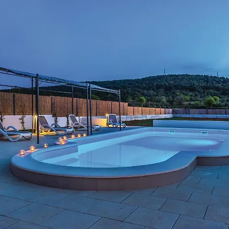 Holiday home Three-bedroom In Sibenik