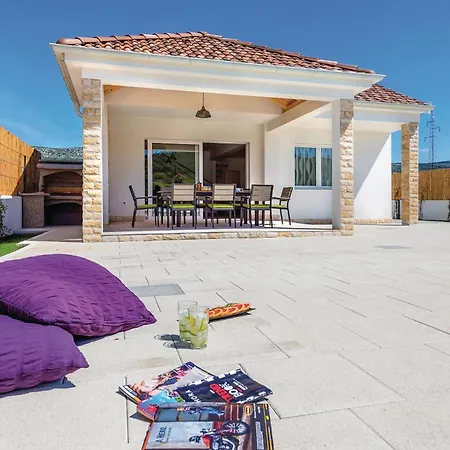 Three-bedroom In Holiday home *