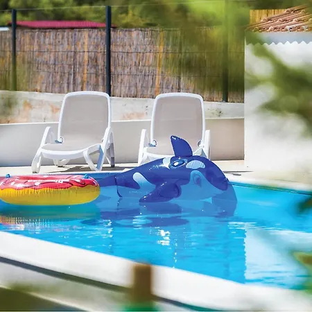 Three-bedroom In Holiday home