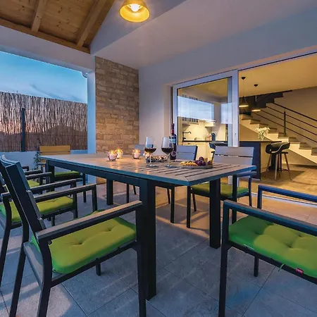 Three-bedroom In Holiday home *