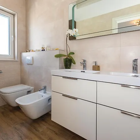 Three-bedroom In * 希贝尼克