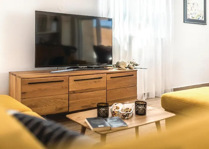 Дом отдыха Three-bedroom In Шибеник