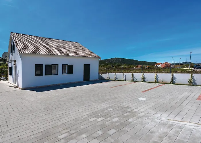 Three-bedroom In * Шибеник