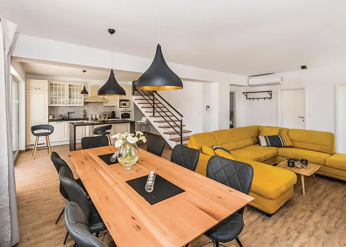 בית נופש Three-bedroom In *