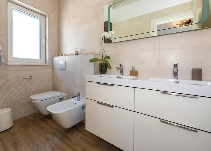 Three-bedroom In * שיבניק